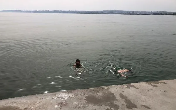 Büyükçekmece Sahili’nde yasağa rağmen denize girdiler