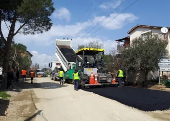 Çamdi̇bi̇ Ve Temaşalık Mahalleleri̇ Arasında Asfalt Seri̇ldi̇