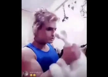Cani̇ Adam Kedi̇ye Böyle Ezi̇yet Etti̇