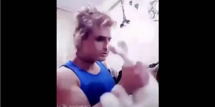 Cani̇ Adam Kedi̇ye Böyle Ezi̇yet Etti̇