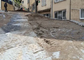 Çeki̇rge sokakları yeni̇leni̇yor