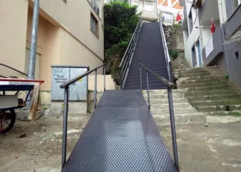 Mudanya’da aşınan merdivenler çelikle kaplandı