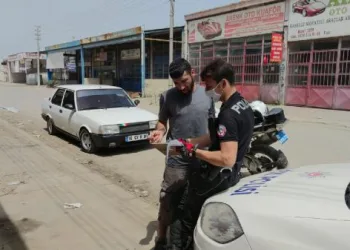 Cezaevinden izinli çıkan ehliyetsiz sürücü, kovalamacada yakalandı