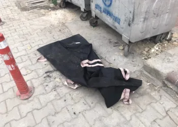 Çöpe atılan ceset torbaları korkuttu