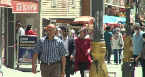 Çorum’da cadde ve sokaklar dolu