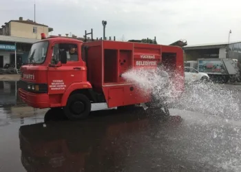 Çürümeye terk edilen itfaiye aracı onarılarak Yücebağ beldesine hibe edildi