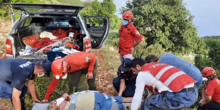 Dağlık Alanda Kadın Ve Oğluna Jandarma Ve Akuttan Kurtarma Operasyonu