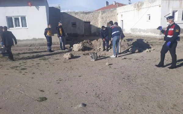 Define ararken canından oldu