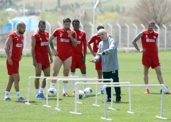 Demir Grup Sivasspor, çalışmalarını sürdürüyor