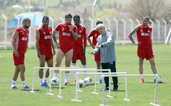 Demir Grup Sivasspor, çalışmalarını sürdürüyor