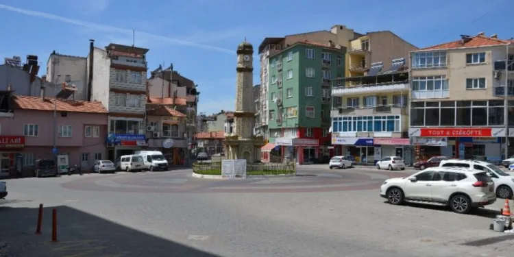 Demi̇rci̇de Maskesi̇z Cadde Ve Meydanlara Çıkılmayacak