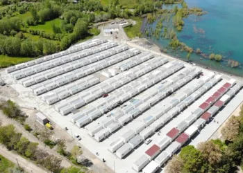 Depremi̇n Merkezi̇ Si̇vri̇cede Konteyner Kentte Yaşam