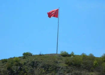 Dev Türk Bayrağı Yeni̇lendi̇