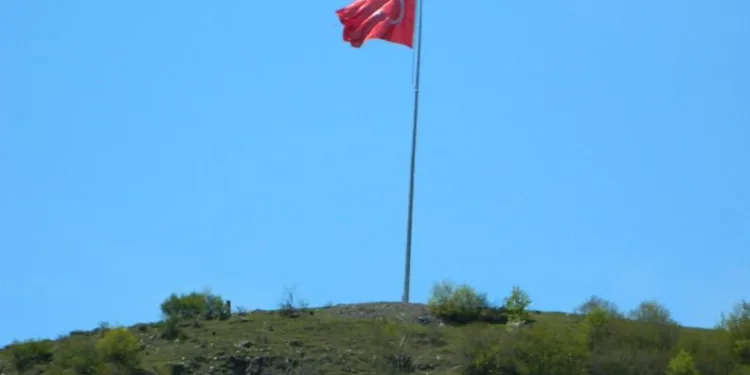 Dev Türk Bayrağı Yeni̇lendi̇