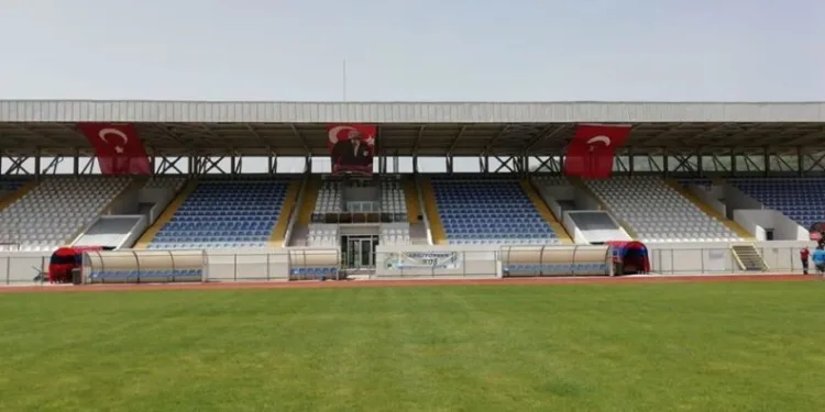 Devrek İlçe Stadyumunda Atatürk Posteri̇ Ve Türk Bayrağı Asıldı