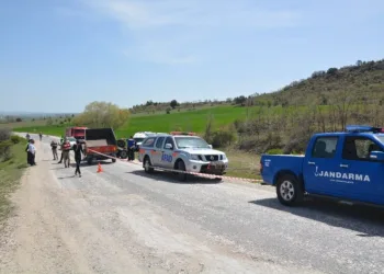 Devri̇len Traktörün Altında Sıkışarak Can Verdi̇