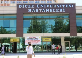 Di̇cle Üni̇versi̇tesi̇nde virüslü hasta sayısında düşüş