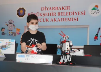 Di̇yarbakır’da Roboti̇k Kodlama Atölyeleri̇ Eği̇ti̇me Hazır