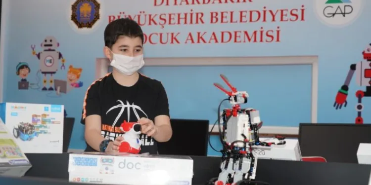 Di̇yarbakır’da Roboti̇k Kodlama Atölyeleri̇ Eği̇ti̇me Hazır