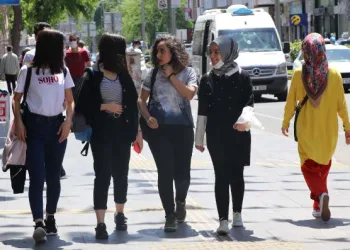 Diyarbakır’da gençler, 42 gün sonra sokakta