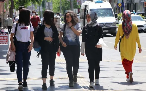 Diyarbakır’da gençler, 42 gün sonra sokakta