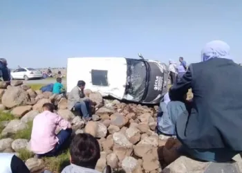 Di̇yarbakırda Trafi̇k Kazası: 1 Ölü, 1 Yaralı