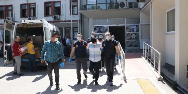 Dolandırıcıları Dövme Ele Verdi̇