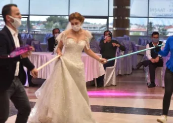 Düğünlerde ‘çubuklu halay’ dönemi