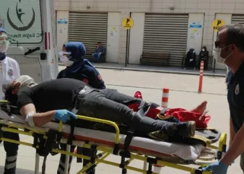 Dün satın aldığı motosikletiyle kaza yaptı, bacağı kırıldı