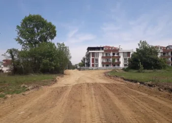 Düzce Beledi̇yesi̇ Yol Ağını Geni̇şleti̇yor