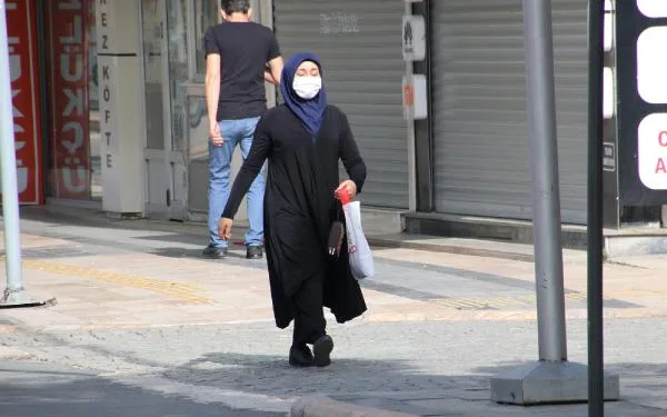 Düzceliler maske yasağına uyuyor