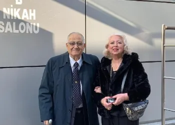 /ek bilgi fotoğrafla/ Komşusundan bulaştı: Eşi öldü, 70 yaşındaki Fatma teyze koronavirüsü yendi