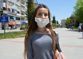 Elazığ’da 15- 20 yaş arası gençler sokaklara çıktı