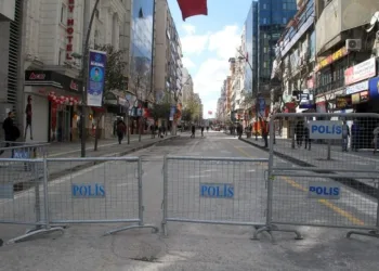 Elazığda Maske Takmayan 10 Ki̇şi̇ye 31 Bi̇n 500 Tl Ceza