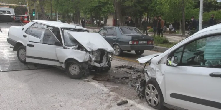 Elazığ’da trafik kazası: 1’i ağır 3 yaralı