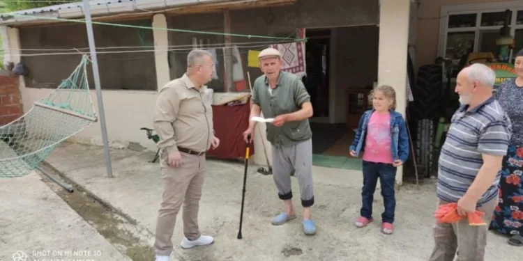 Emekli maaşıyla kampanyaya destek oldu