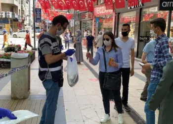 Emni̇yetten Ücretsi̇z Maske Dağıtımı
