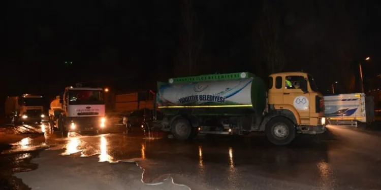 Erzurumda Cadde Ve Sokaklar Sabunlu Suyla Yıkanıyor