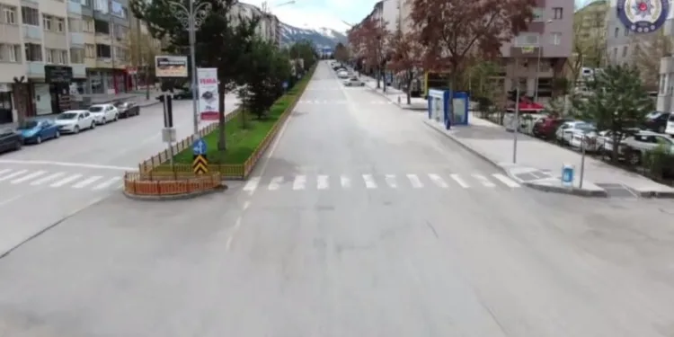 Erzurum’da sessiz kalan cadde ve sokaklar havadan görüntülendi