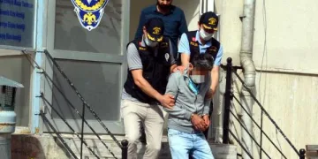 Başında “Sen daha ölmedin mi?” diye bekledi