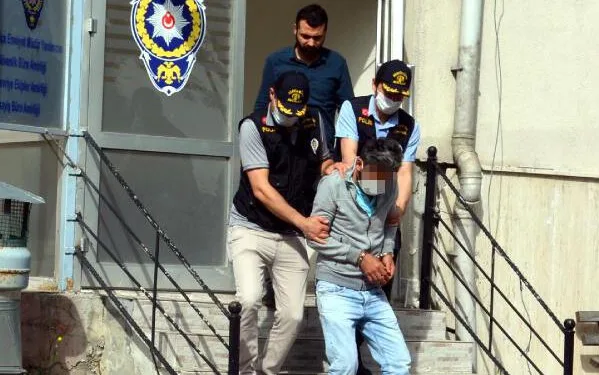 Başında “Sen daha ölmedin mi?” diye bekledi