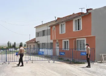 Eskişehir’de 3 evde oturan 19 kişiye koronavirüs karantinası