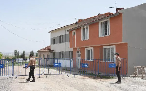 Eskişehir’de 3 evde oturan 19 kişiye koronavirüs karantinası
