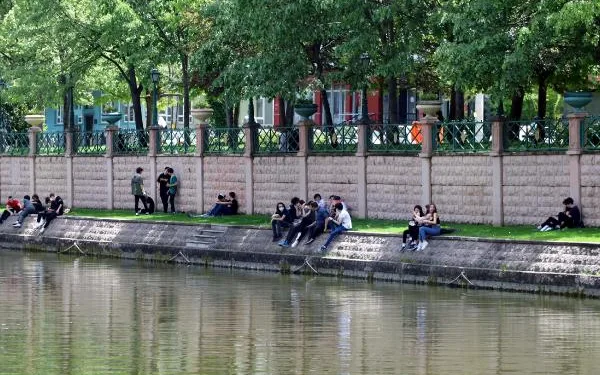 Eskişehir’de gençler sokaklara akın etti