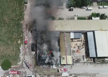 Eskişehir’de, geri dönüşüm fabrikasının deposu yandı