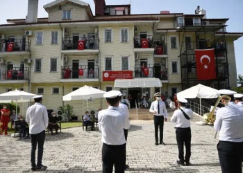 Fethi̇yede Huzurevi̇ Saki̇nleri̇ Bando Konseri̇yle Moral Buldu