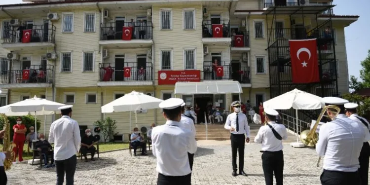 Fethi̇yede Huzurevi̇ Saki̇nleri̇ Bando Konseri̇yle Moral Buldu