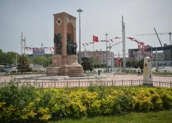 Fotoğraflar// İstanbul’da yasağın 3’üncü gününde cadde ve meydanları boş kaldı