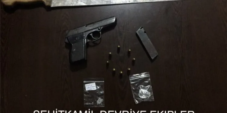 Gaziantep’te şüpheli araçta 6 kilo uyuşturucu ele geçirildi