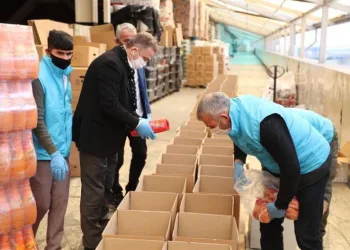 Gazi̇osmanpaşada İhti̇yaç Sahi̇pleri̇ne Gıda Yardımı